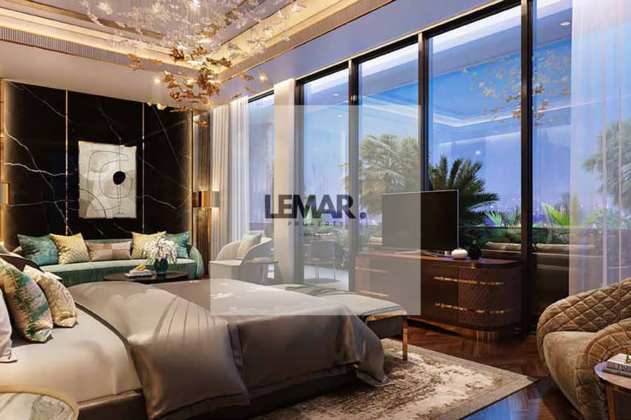 GENUINE RESALE - DIRECTLY ON THE LAGOON - LARGE PLOT - MANSION FOR SALE