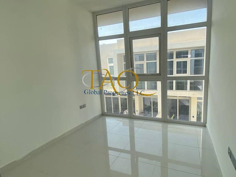 READY TO MOVE | 3BR MIDDLE UNIT | BACK TO BACK | UN-FURNISHED | - Image 7