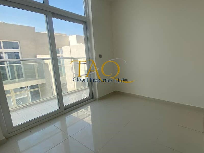 READY TO MOVE | 3BR MIDDLE UNIT | BACK TO BACK | UN-FURNISHED | - Image 8