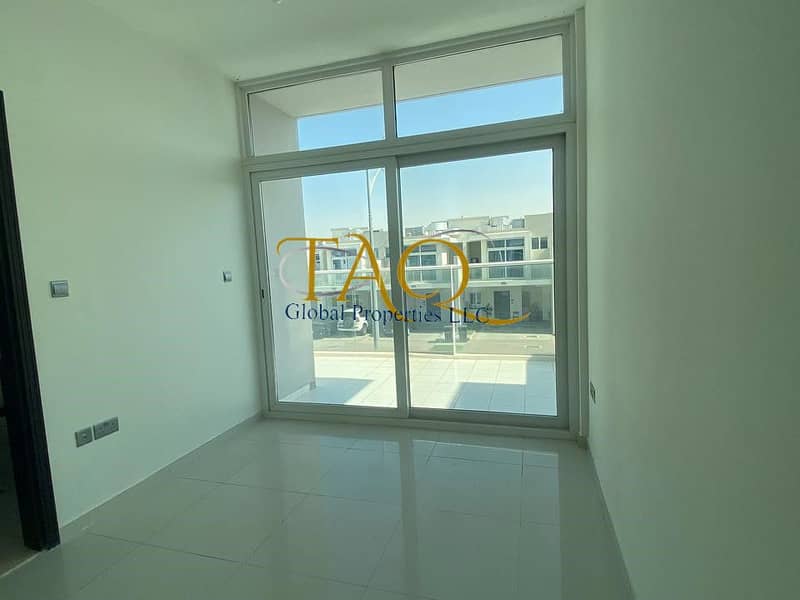 READY TO MOVE | 3BR MIDDLE UNIT | BACK TO BACK | UN-FURNISHED | - Image 10