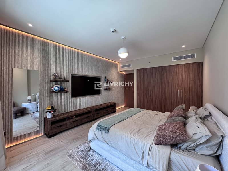 Fully Upgraded | Boulevard View | City Walk