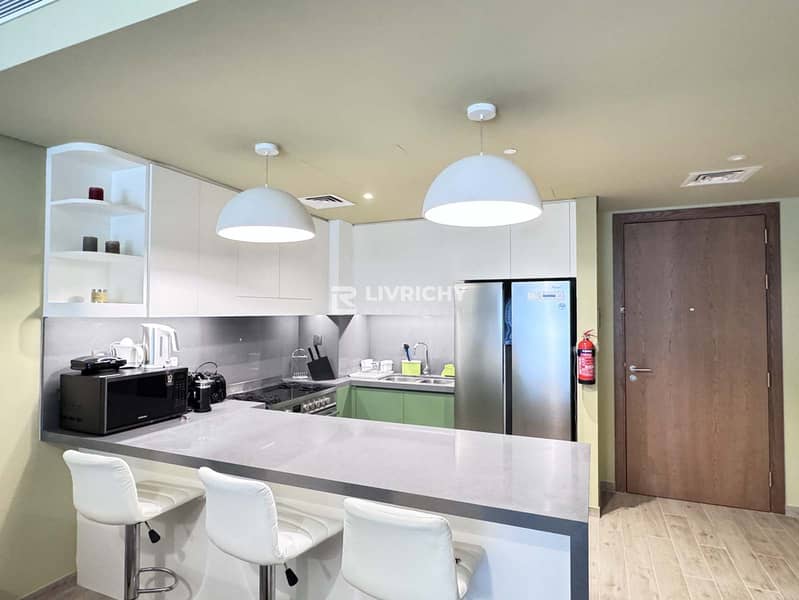 Fully Upgraded | Boulevard View | City Walk - Image 7