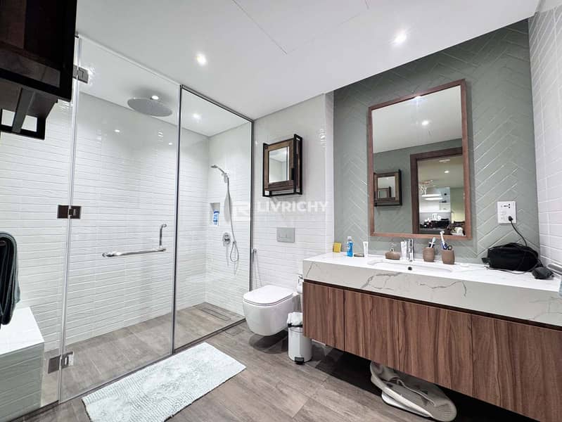 Fully Upgraded | Boulevard View | City Walk - Image 8