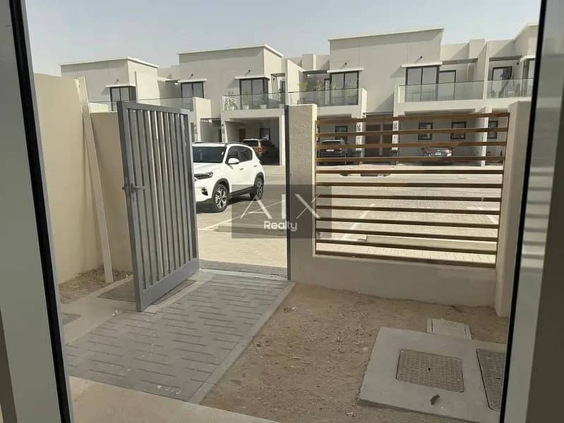 2-BR Townhouse | Spacious Layout | Prime Location - Image 17