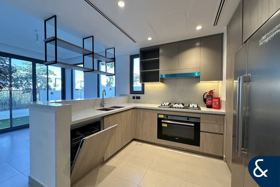 CORNER-END | LANDSCAPED | FULLY UPGRADED