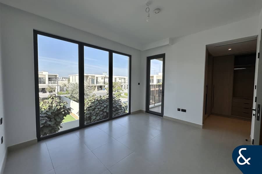 CORNER-END | LANDSCAPED | FULLY UPGRADED