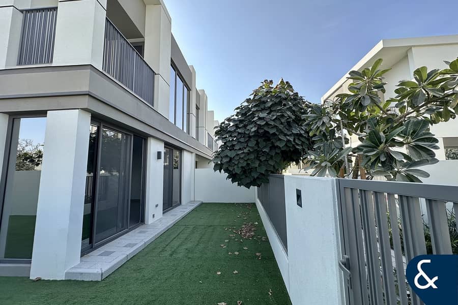 CORNER-END | LANDSCAPED | FULLY UPGRADED - Image 7