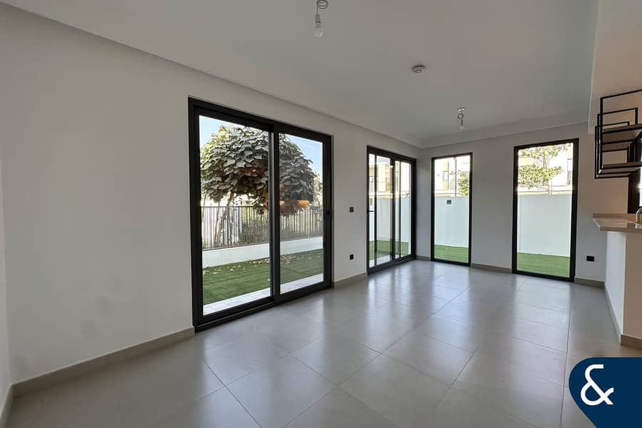 CORNER-END | LANDSCAPED | FULLY UPGRADED - Image 9