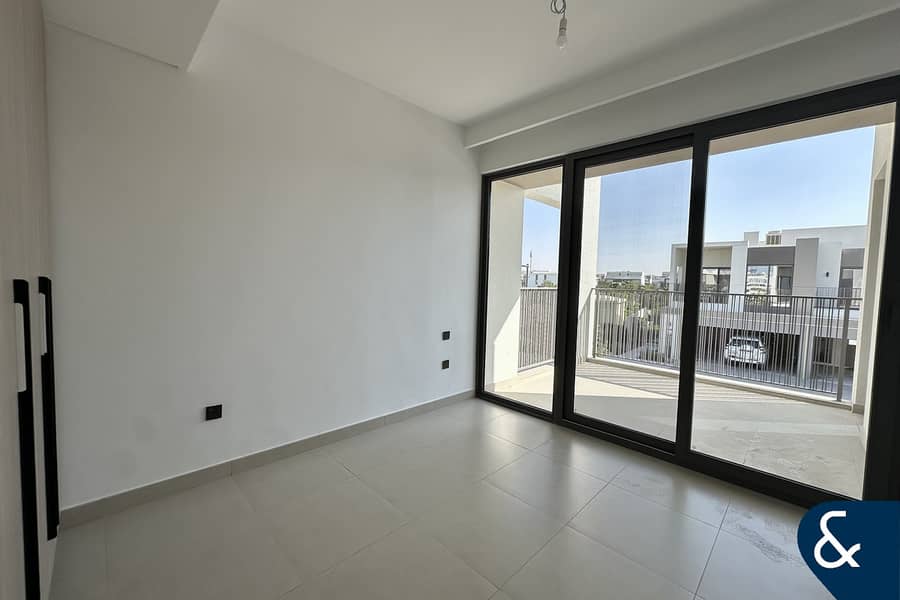 CORNER-END | LANDSCAPED | FULLY UPGRADED - Image 16