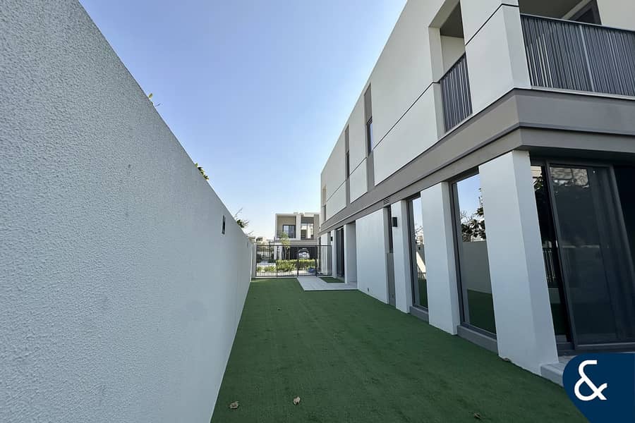 CORNER-END | LANDSCAPED | FULLY UPGRADED - Image 21