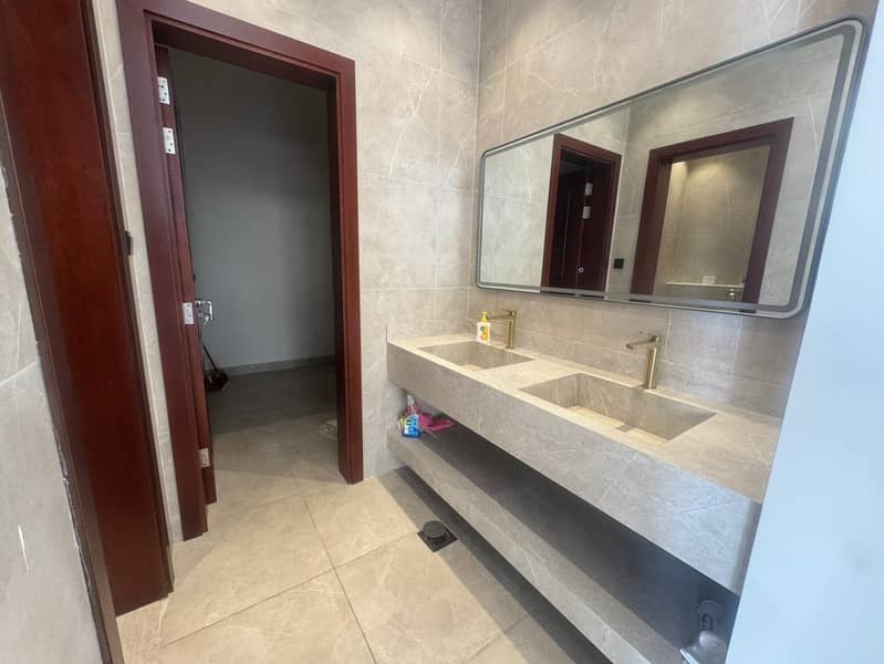 READY TO MOVE EXCELLENT 6-BR in Al Barsha South - Image 10