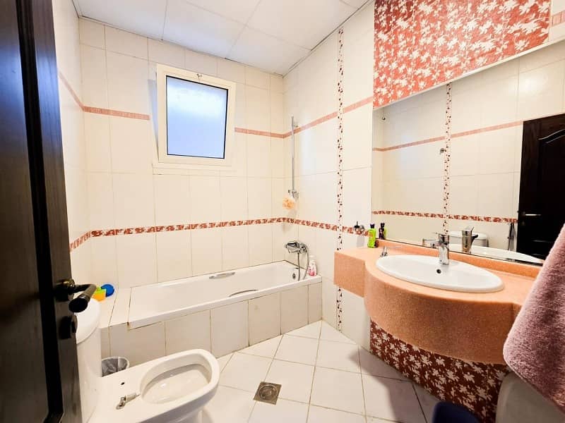 READY TO MOVE EXCELLENT 6-BR in Al Barsha South - Image 11