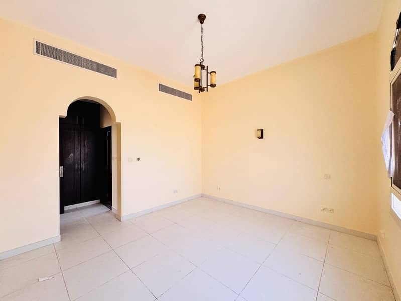 5-BR VILLA FOR RENT | MAJLIS | AL MIZHAR 2 - Image 8