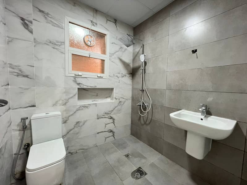 Brand New |5BR Modern Villa| Maid Room | | Garden - Image 21