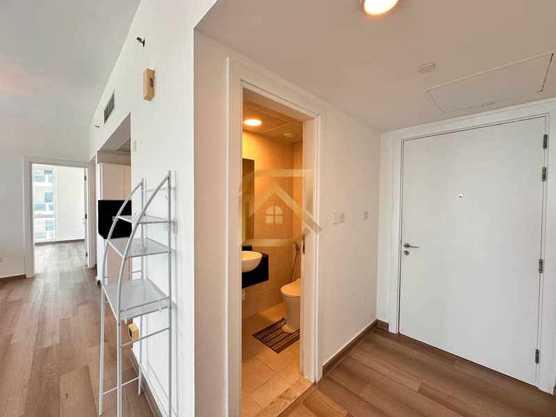 Vacant | Upgraded | Lagoon View | Spacious | ROI - Image 18