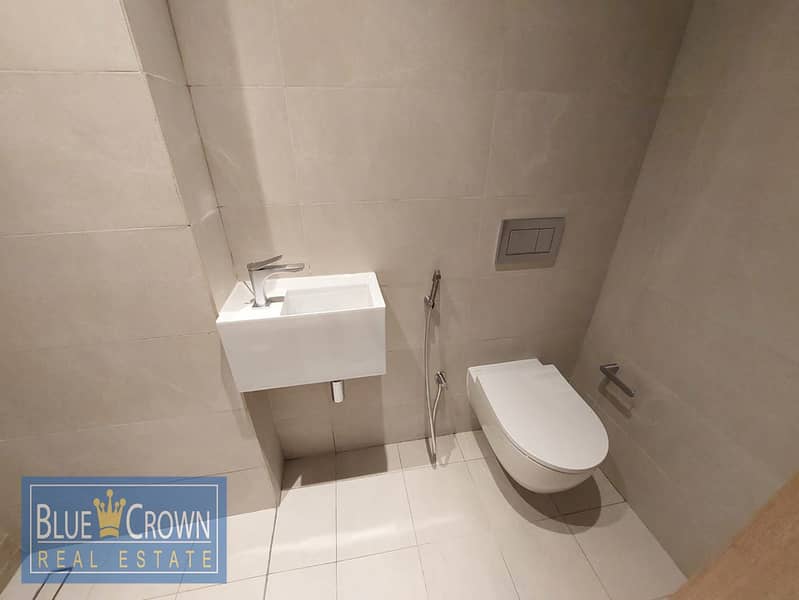 Decent Apartment 3BHK +Maid room With Kitchen Appliances || Modern Amenities - Image 12