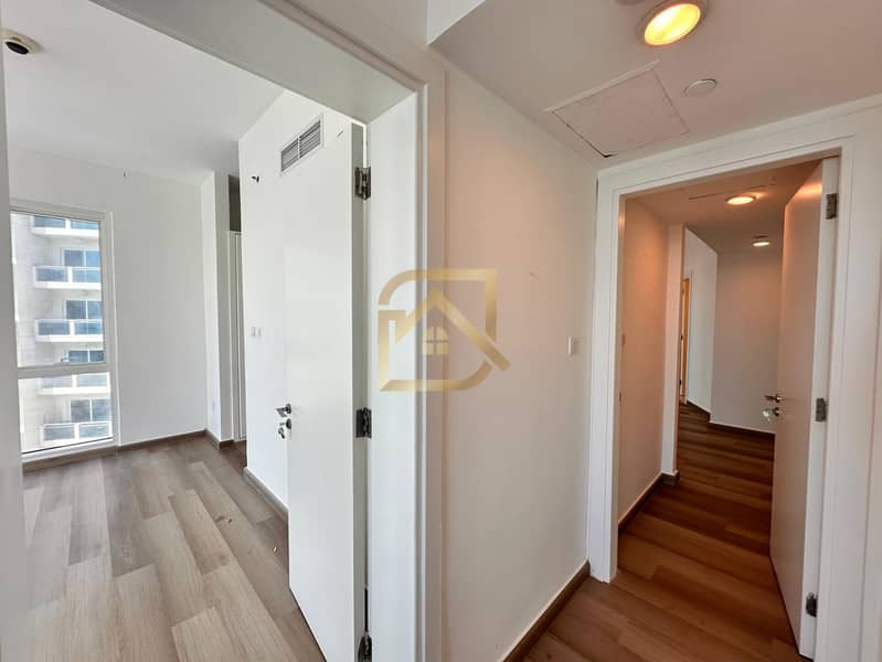 Vacant | Upgraded | Lagoon View | Spacious | ROI - Image 23