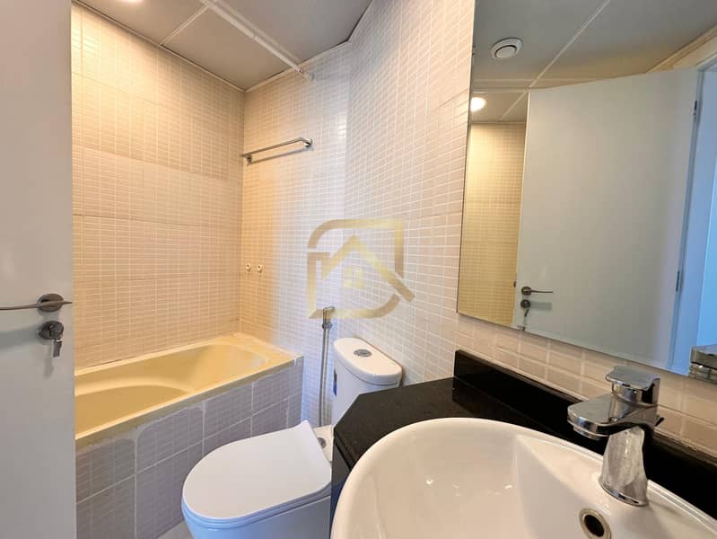 Vacant | Upgraded | Lagoon View | Spacious | ROI - Image 25