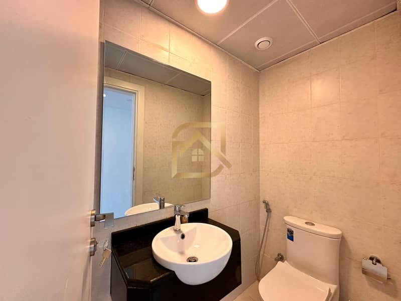 Vacant | Upgraded | Lagoon View | Spacious | ROI - Image 26