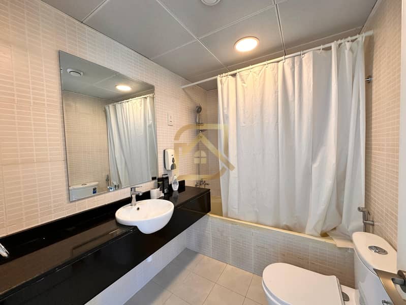 Vacant | Upgraded | Lagoon View | Spacious | ROI - Image 27