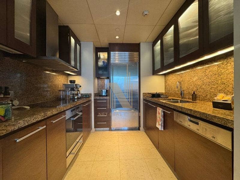 Stunning Downtown views l Rare unit l Spacious living - Image 7