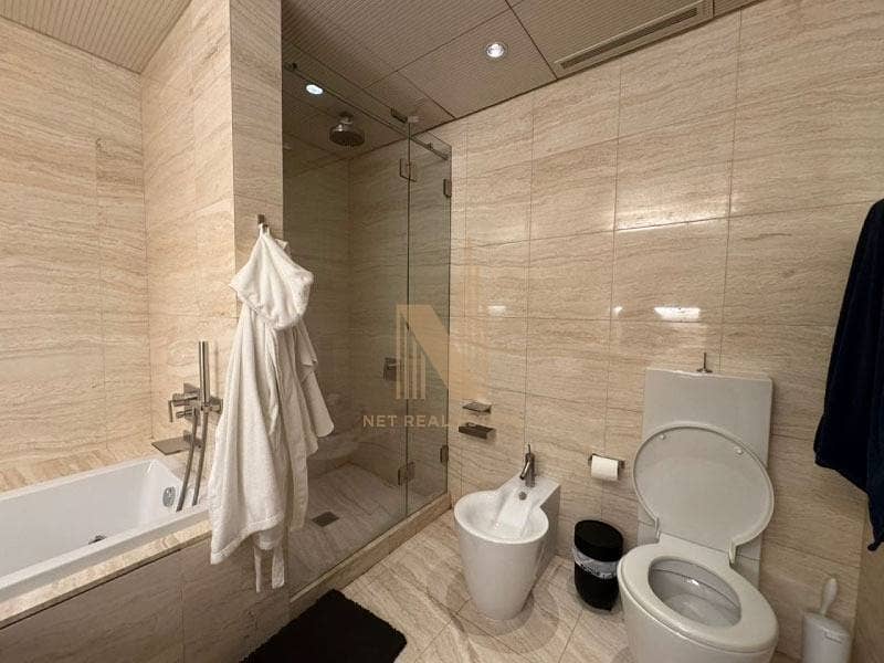 Stunning Downtown views l Rare unit l Spacious living - Image 8