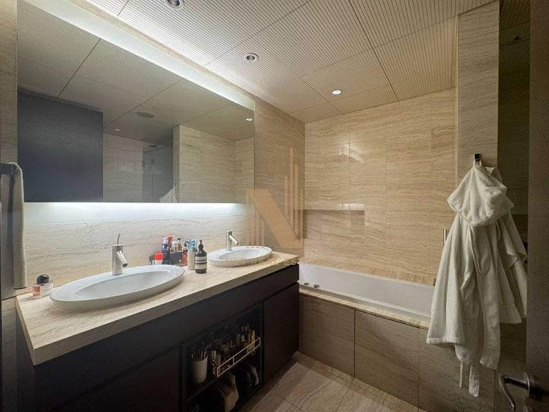 Stunning Downtown views l Rare unit l Spacious living - Image 9