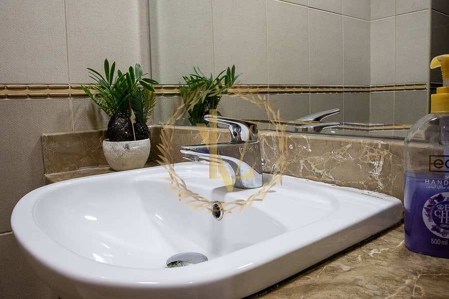 Luxurious 1BR in Dubai Marina–Steps to Metro and Beach, Several attractions nearby - Image 11