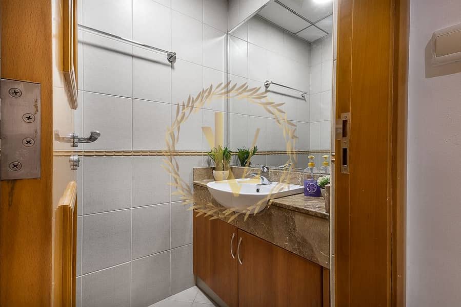 Luxurious 1BR in Dubai Marina–Steps to Metro and Beach, Several attractions nearby - Image 12