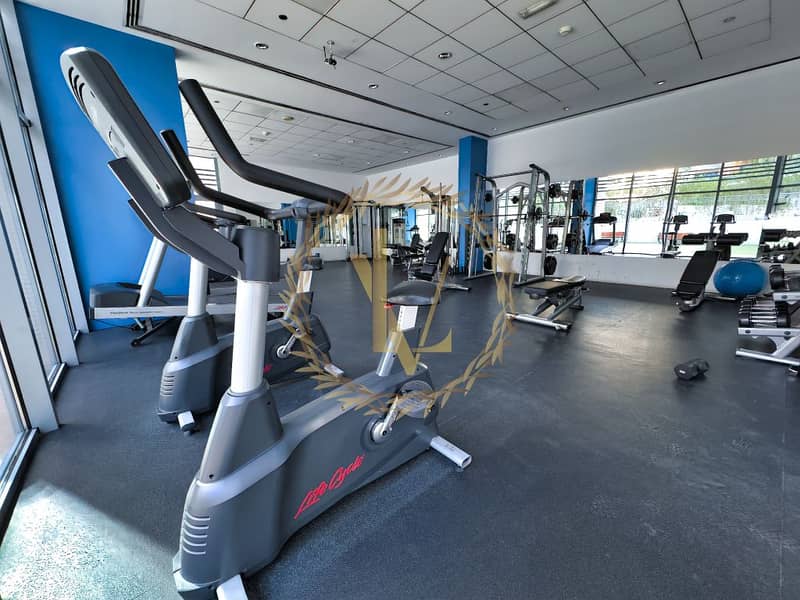 Luxurious 1BR in Dubai Marina–Steps to Metro and Beach, Several attractions nearby - Image 16