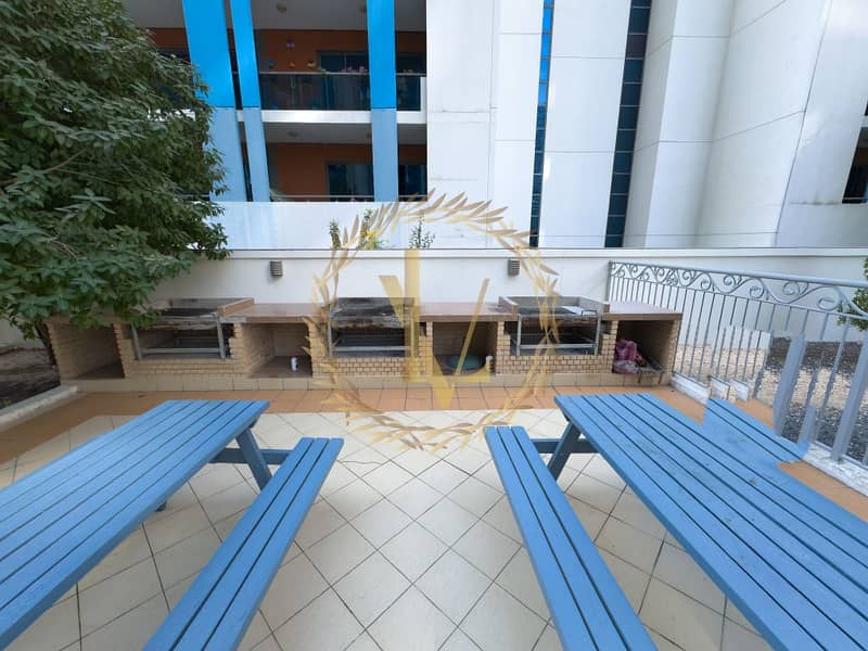 Luxurious 1BR in Dubai Marina–Steps to Metro and Beach, Several attractions nearby - Image 23