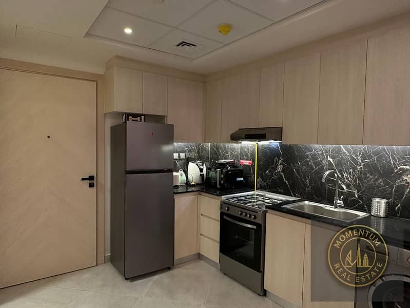 Fully Furnished | Burj Khalifa View | Luxury | Great Location - Image 8