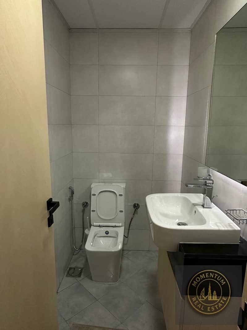 Fully Furnished | Burj Khalifa View | Luxury | Great Location - Image 15