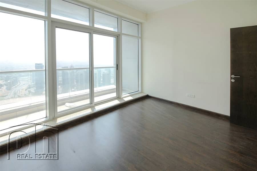Fully upgraded 1 bed with 2 balconys. Stunning views of Dubai