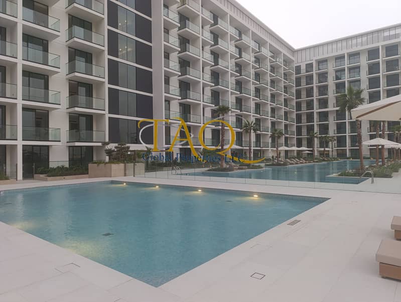 Luxury Pool and Park view apartment