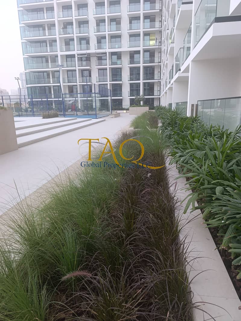 Luxury Pool and Park view apartment