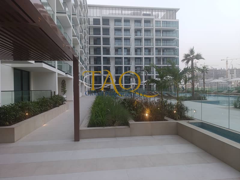 Luxury Pool and Park view apartment