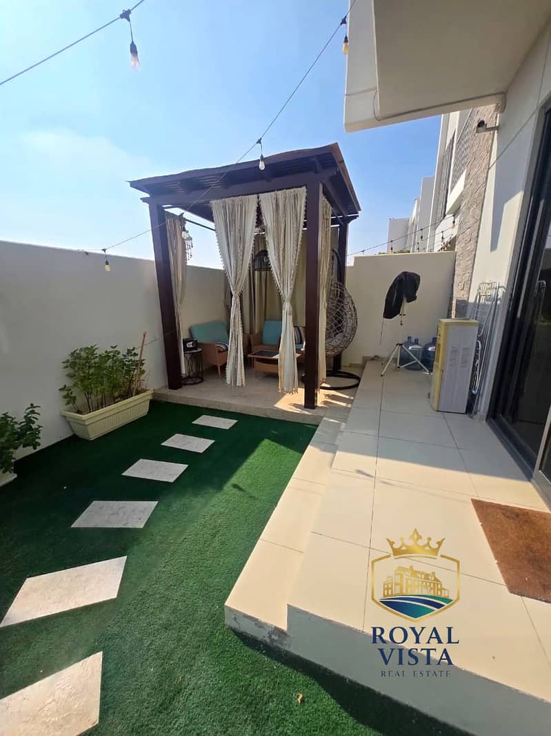 3bed+maid | Corner | Single Row