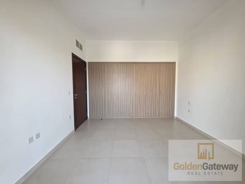 Vacant - Newly Painted Bright and Massive Size with Terrace - Image 6