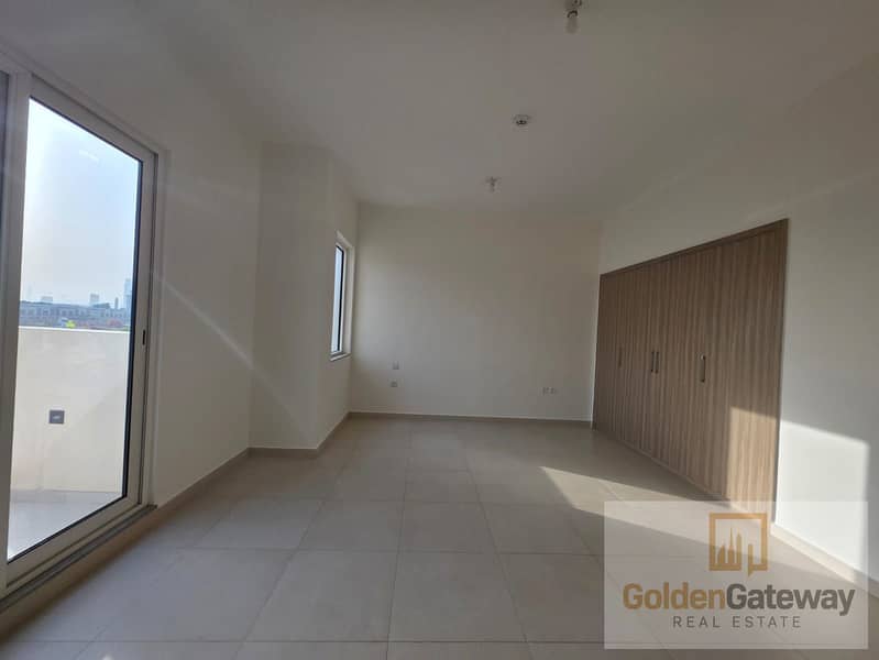 Vacant - Newly Painted Bright and Massive Size with Terrace - Image 8