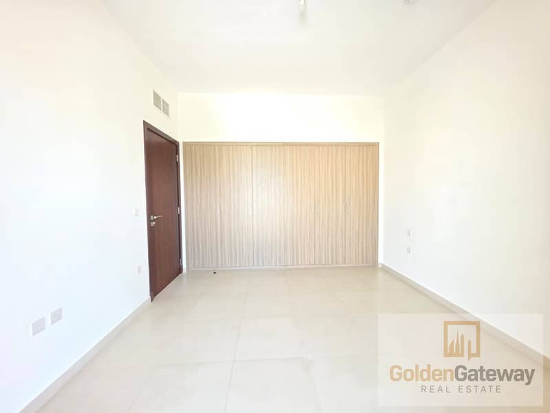 Vacant - Newly Painted Bright and Massive Size with Terrace - Image 9