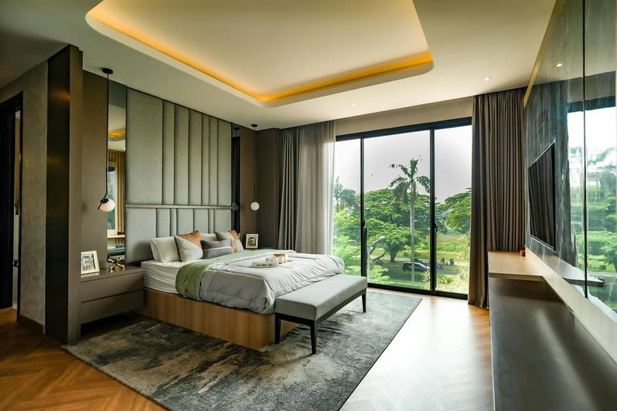 Vibrant Community | Modern Studio | Brand New