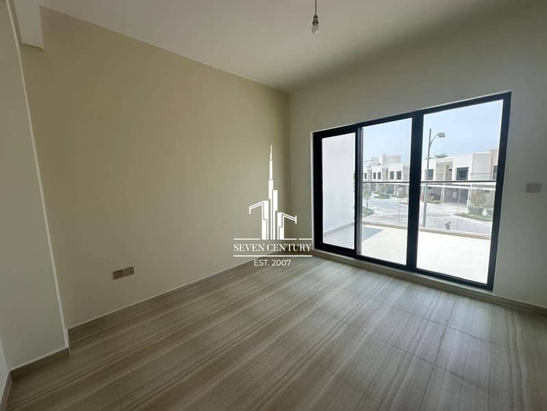 4BHK + Maid | Rare Opportunity | Park View - Image 12