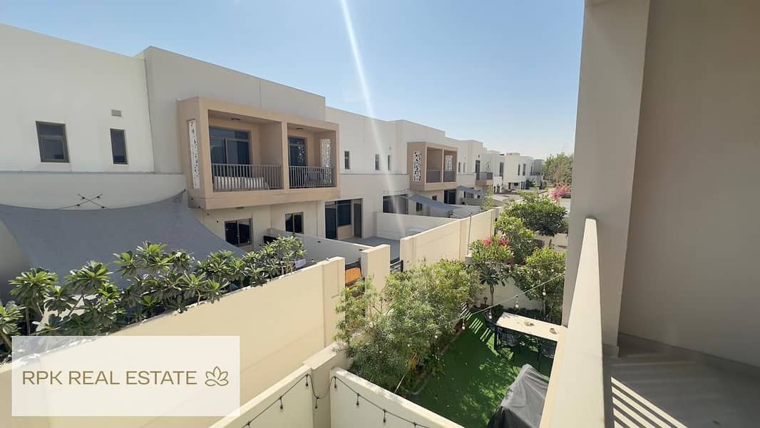 READY TO MOVE IN | COMMUNITY LIVING | SPACIOUS