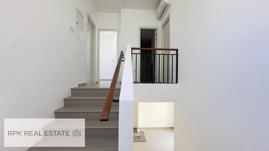 READY TO MOVE IN | COMMUNITY LIVING | SPACIOUS - Image 7