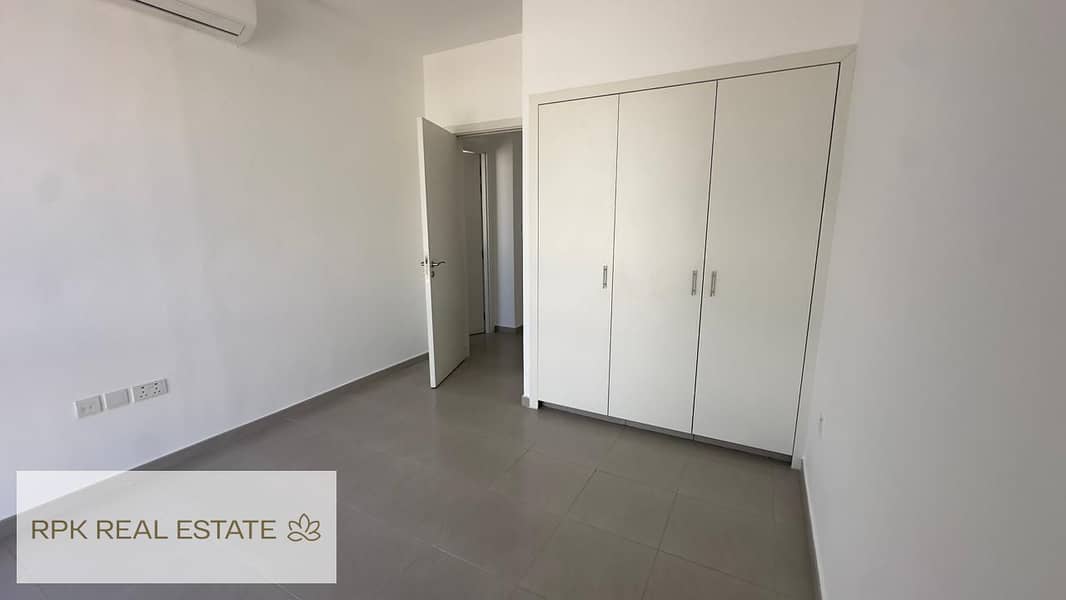 READY TO MOVE IN | COMMUNITY LIVING | SPACIOUS - Image 9