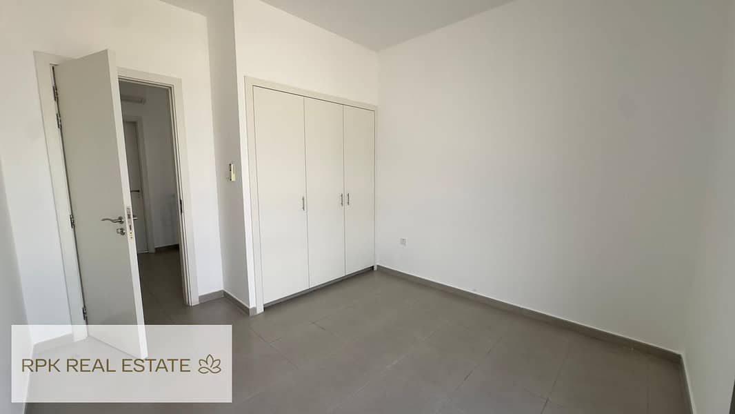 READY TO MOVE IN | COMMUNITY LIVING | SPACIOUS - Image 13