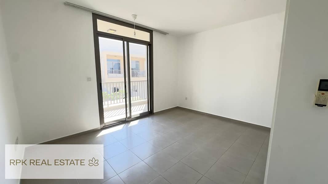 READY TO MOVE IN | COMMUNITY LIVING | SPACIOUS - Image 14