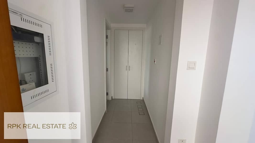 READY TO MOVE IN | COMMUNITY LIVING | SPACIOUS - Image 15