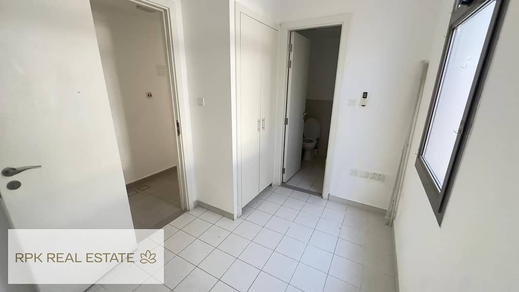 READY TO MOVE IN | COMMUNITY LIVING | SPACIOUS - Image 18